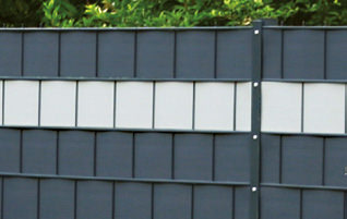 ogrodzenie z taśmą ogrodzeniową