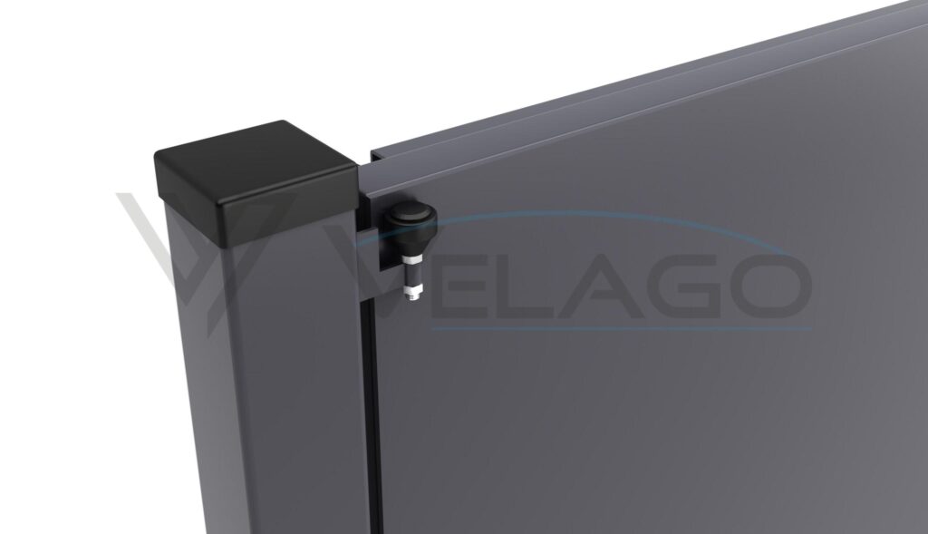 System SUPREME – widok boczny ogrodzenia pełnego przy wjeździe na posesję, słupki 120×120 mm